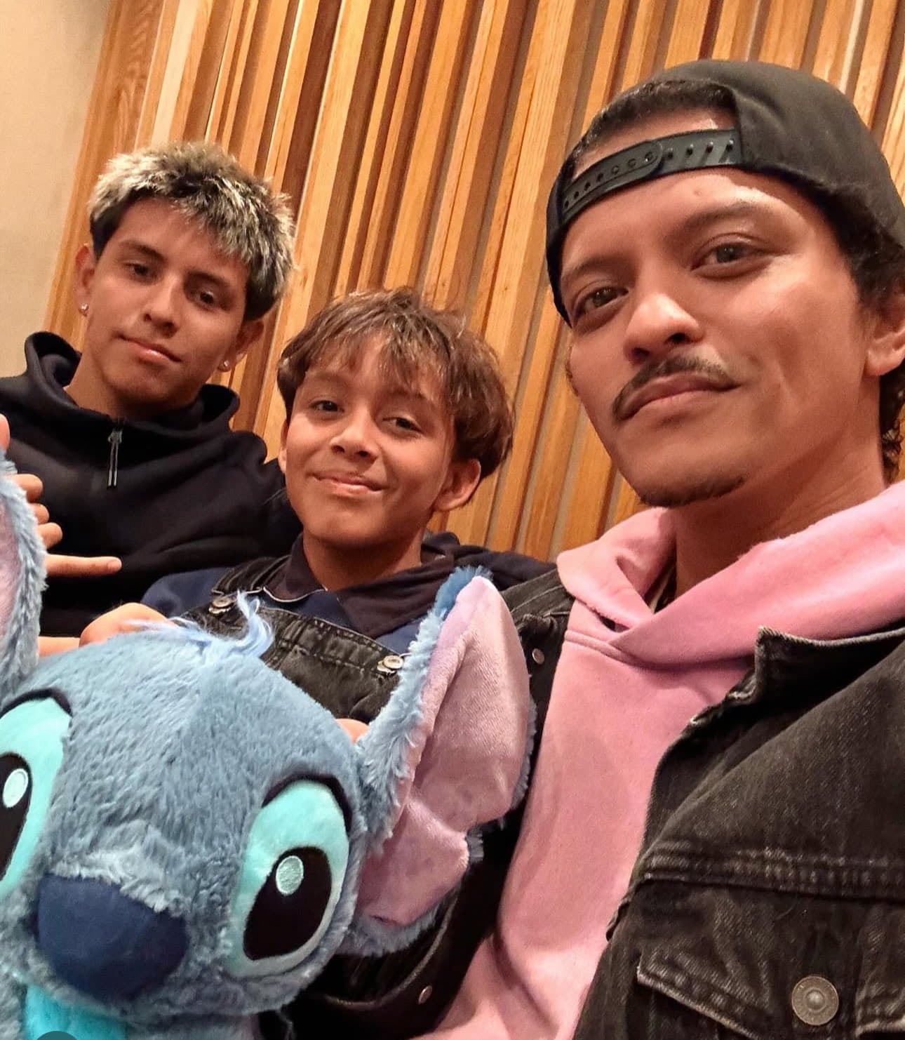 bruno mars em lilo & stitch